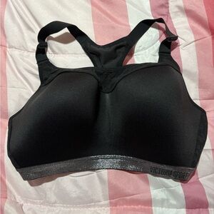 Victoria Secret Incredible Lightweight Max Sports Bra